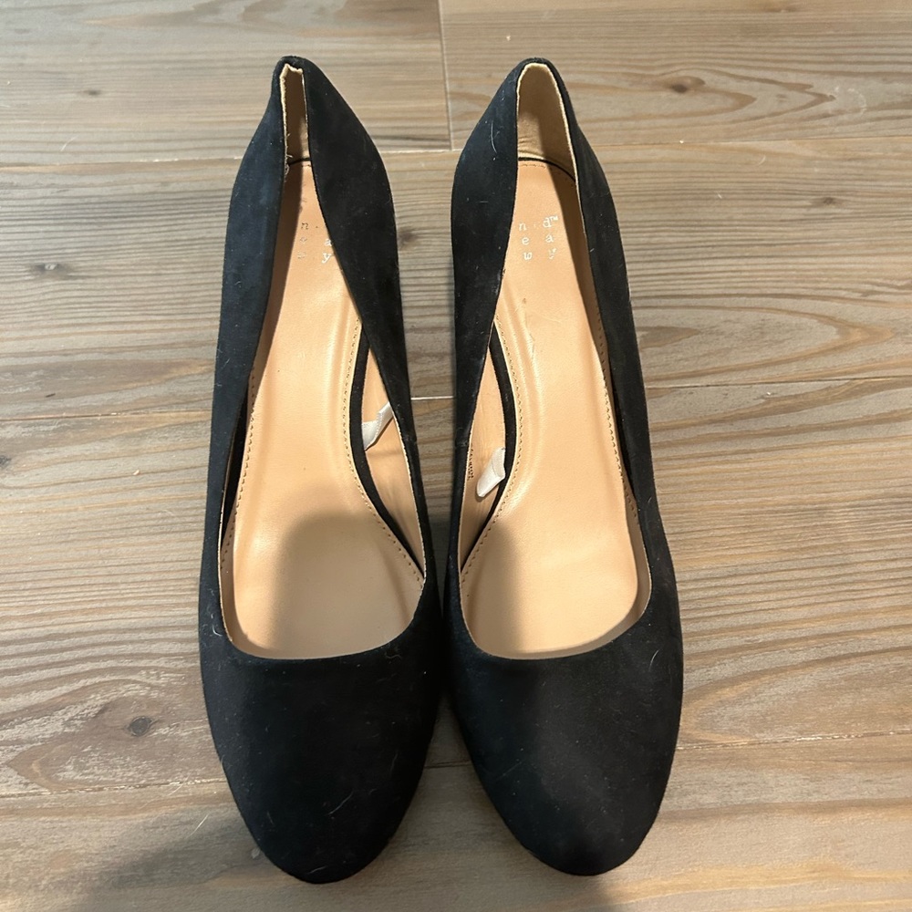Black wedge heel